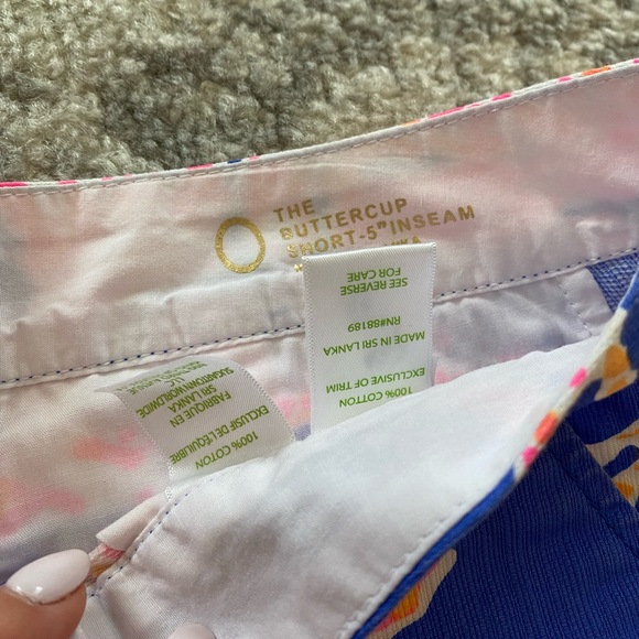 Lily Pulitzer 5” buttercup short - Picture 3 of 4